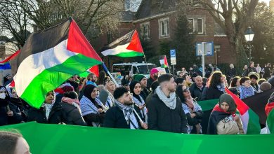 أعلام فلسطين أمام مقر محكمة العدل الدولية