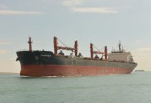 السفينة اليونانية تستأنف رحلتها عبر قناة السويس متجها نحو الشمال