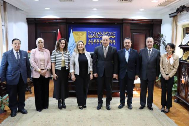 رئيس جامعة الإسكندرية يستقبل قنصل عام تركيا